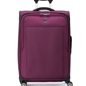 Travelpro WalkAbout 7 23" Check-In Spinner
Checking carry on